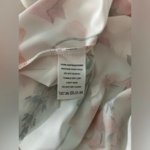 NWT women’s sleeveless twisted floral tank top sz Med feels like poly (no label) - Picture 6 of 6